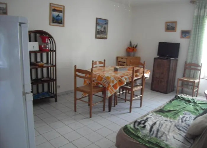 בית נופש Gites De *